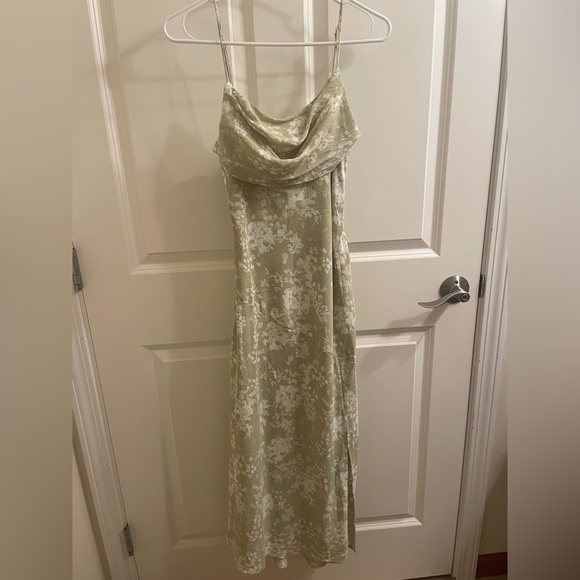 NWT Hello Molly Totally Wild Midi Dress Olive - Picture 2 of 3